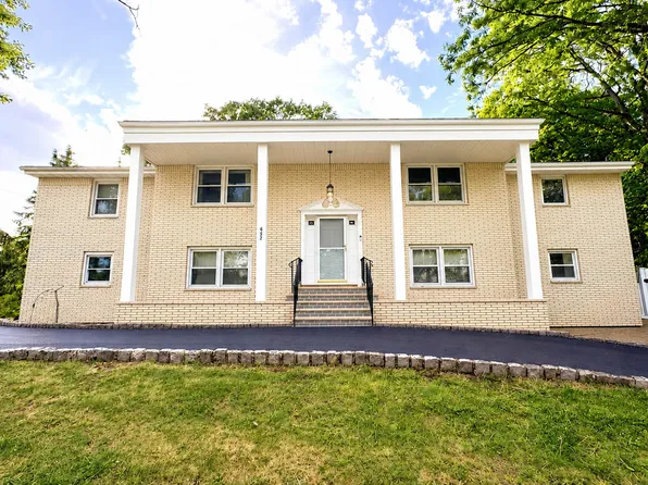 682 Floyd St, Englewood Cliffs, NJ 07632