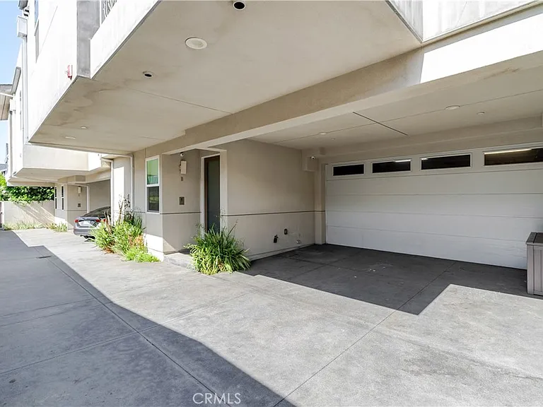 2707 Rockefeller Ln #B — Photo 33