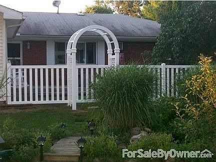 Brick ranch on Waubee in quiet Milford : Just minutes from Warsaw!