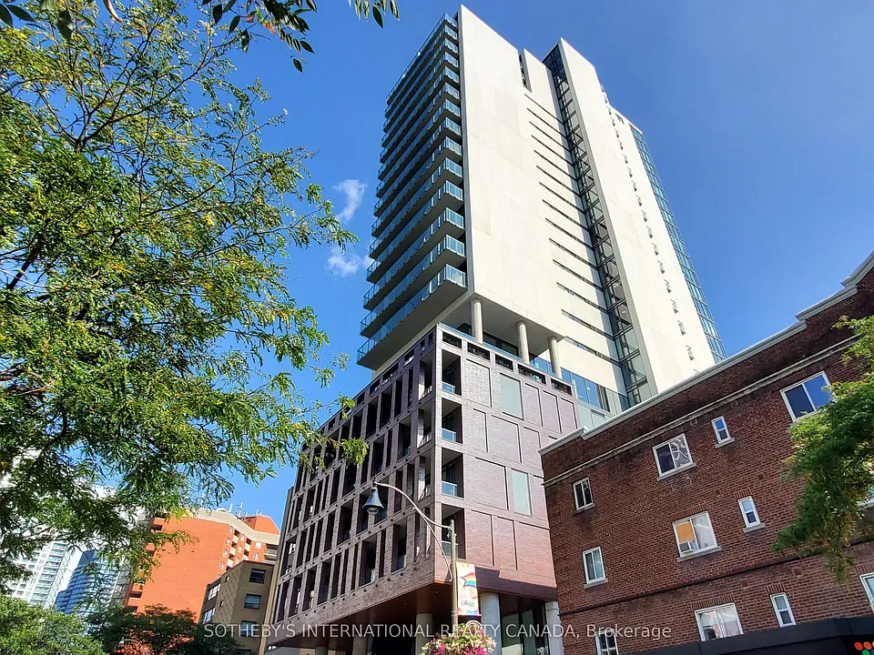 81 Wellesley St E #305