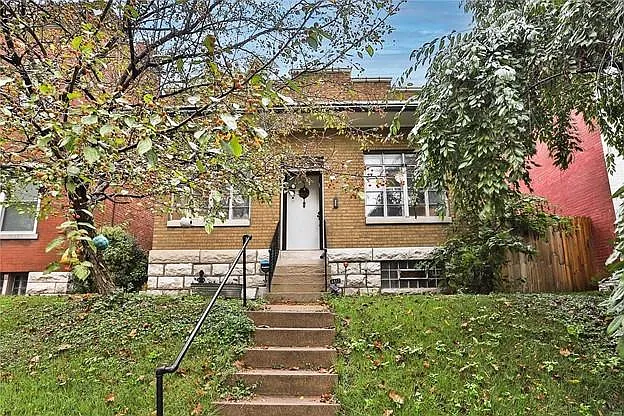 4417 S Grand Blvd photo 1