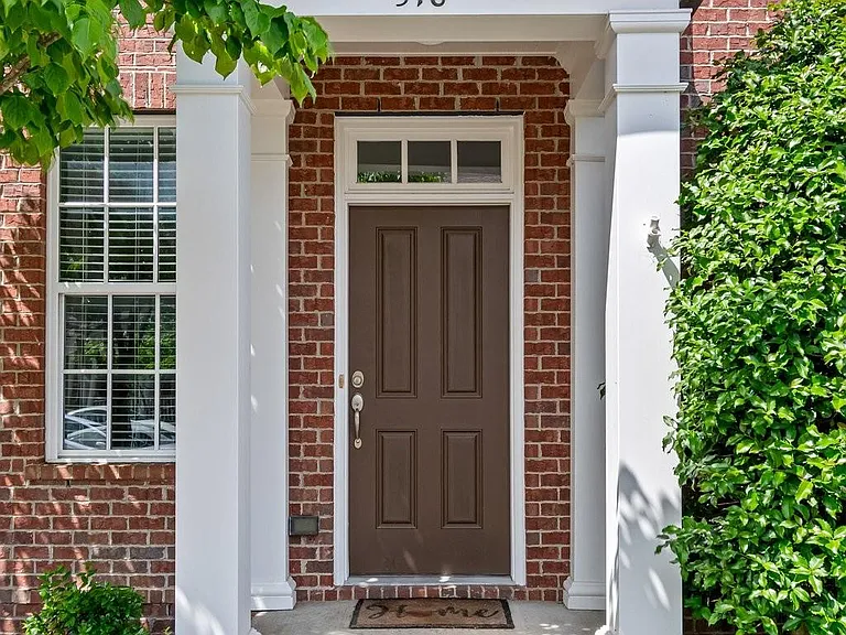 318 Byron Way — Photo 3