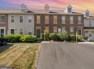 2793 Woodmont Dr, York, PA 17404