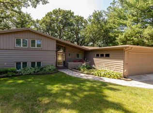 2304 14th Ave, Moline, IL 61265