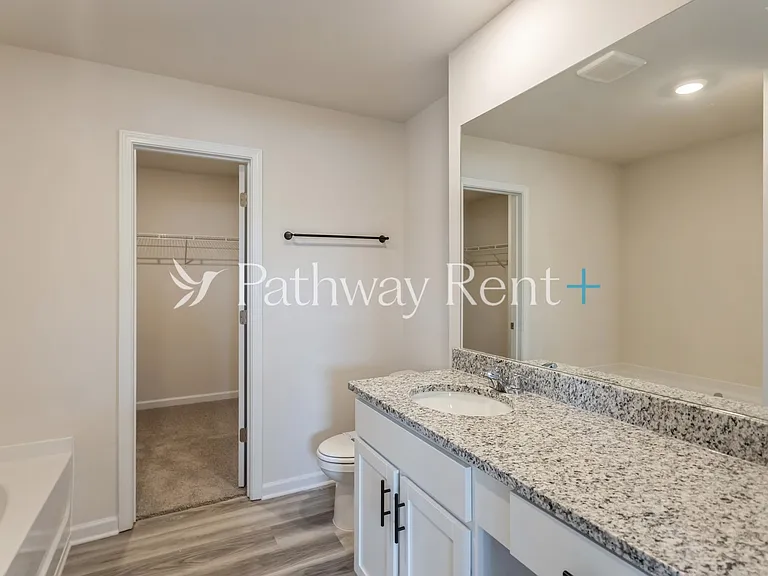 608 Mackenzie Cv — Photo 10