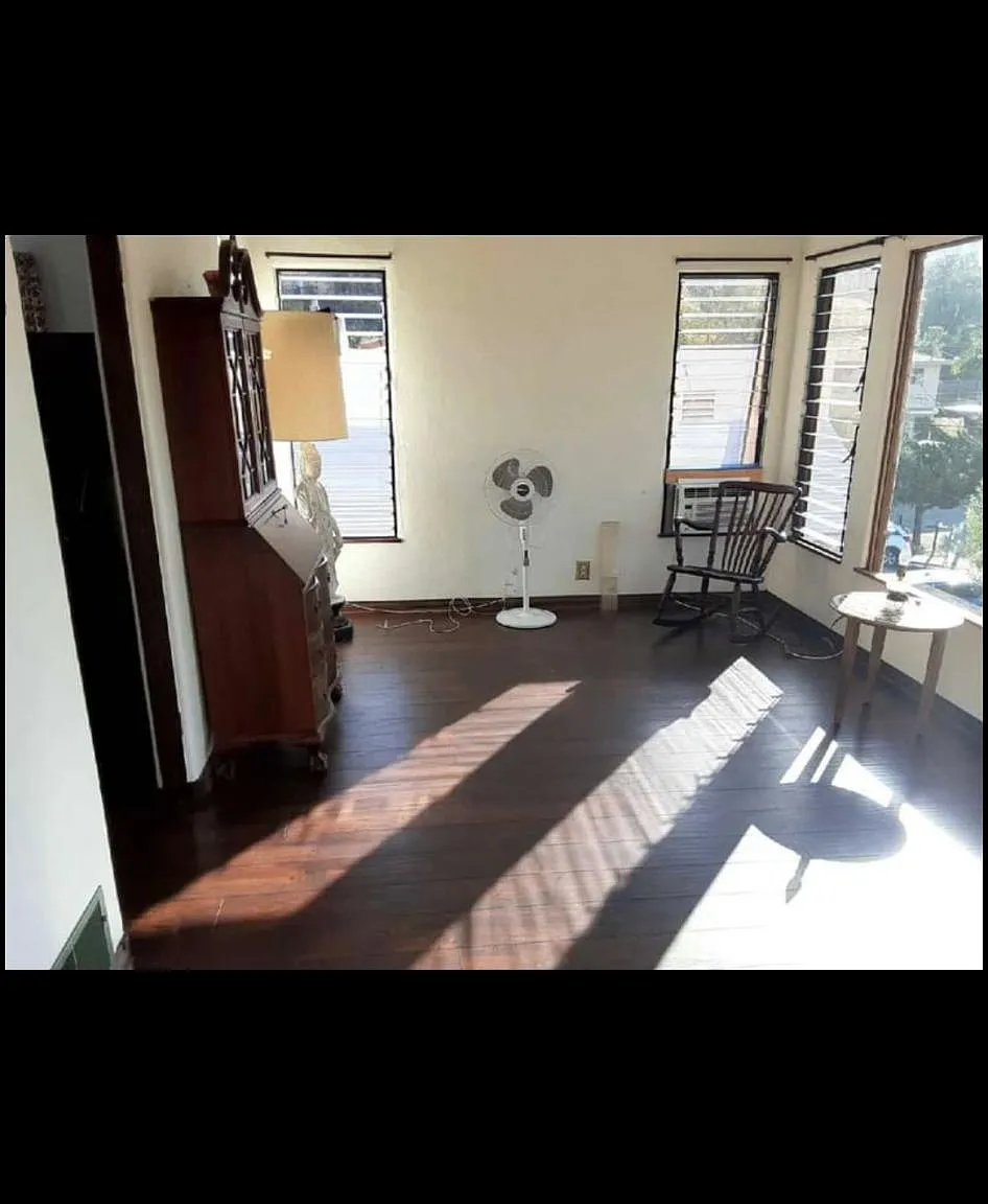 969 1/2 Farnam St — Photo 3