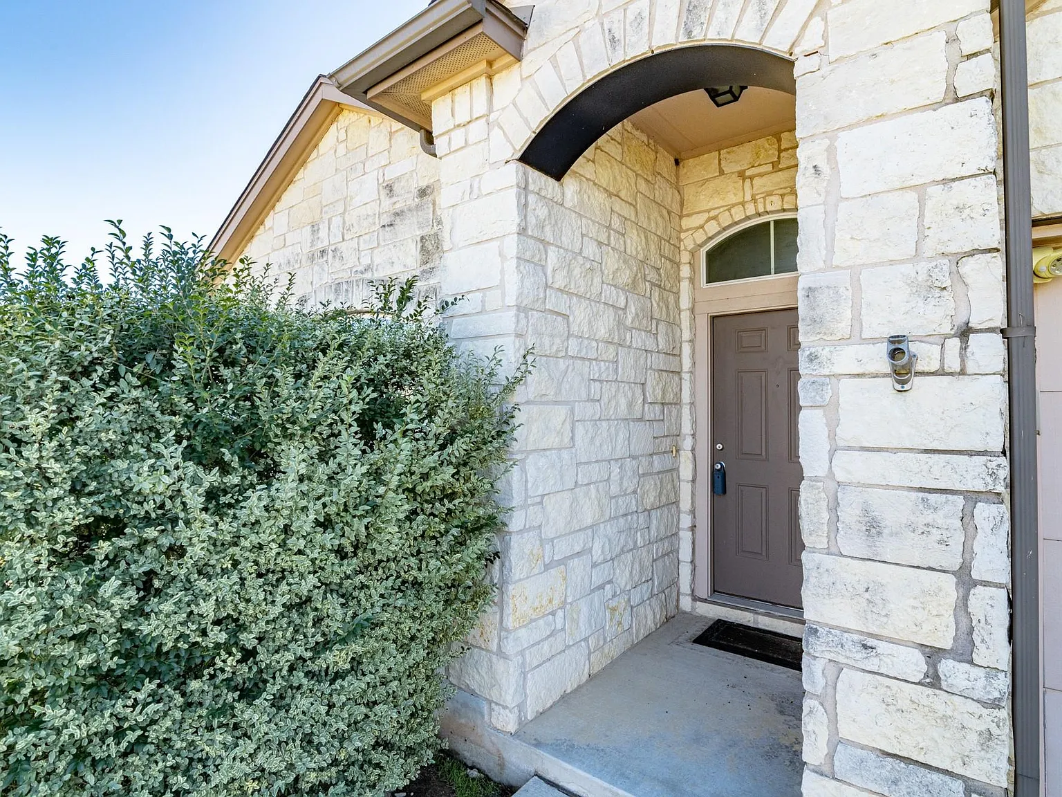 3 bed, 2.0 bath, 1476 sqft, $1,850 — Photo 3