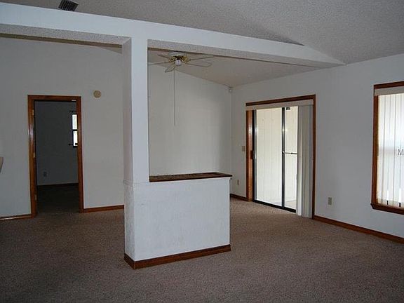 5th image of 3212 Lackland Dr