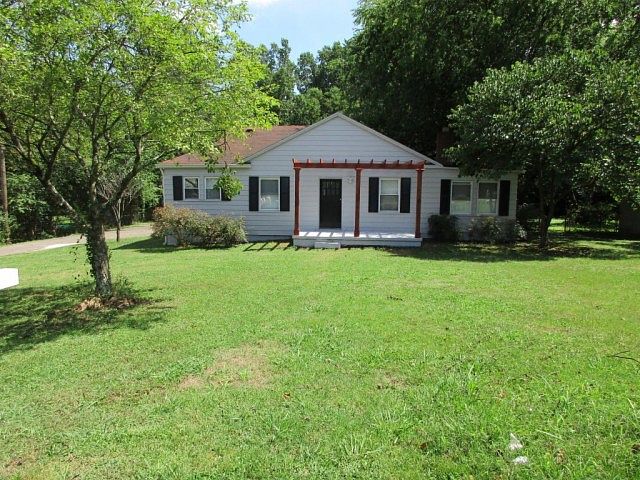 1st image of 3916 Carnation Dr