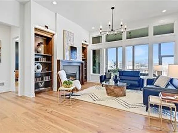 17408 Parkhill St, Overland Park, KS 66221