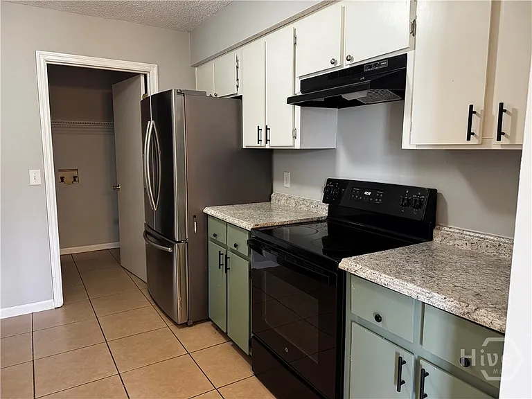 902 Black Willow Dr — Photo 3