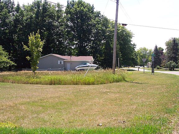 5th image of 147-148 Lakeside Dr