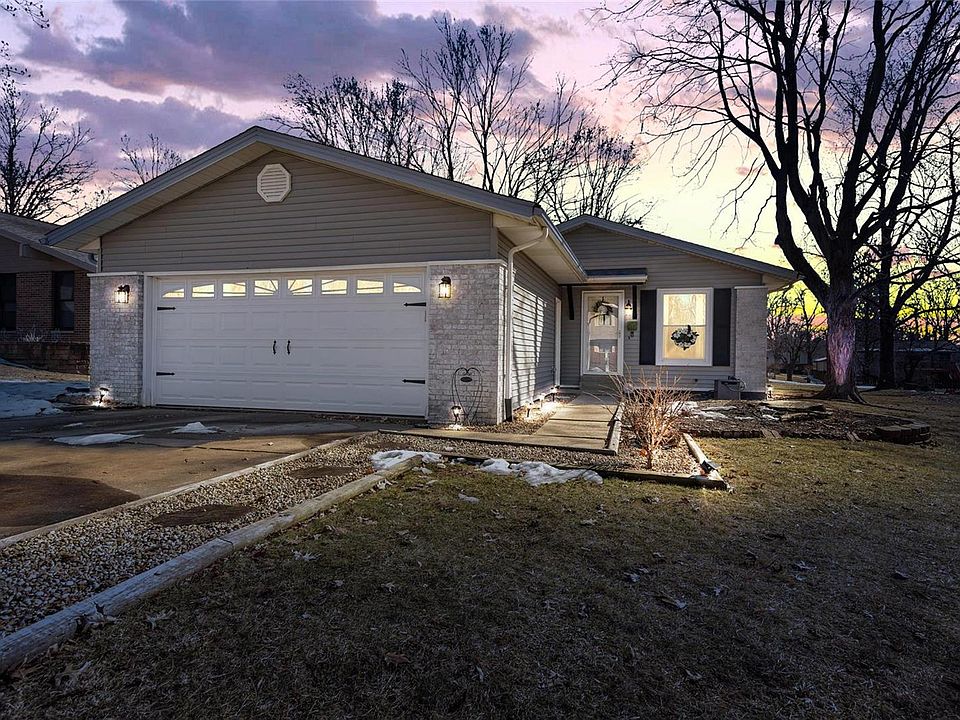 1st image of 40 Depot Dr