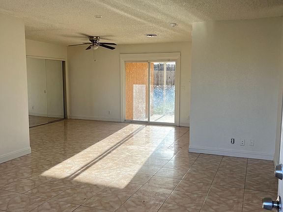 4th image of 4025 Briar Ct