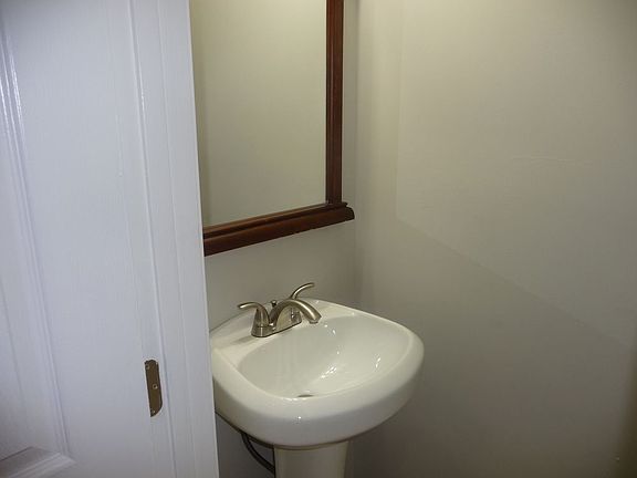 3rd image of 2852 Saint Andrews Way NE