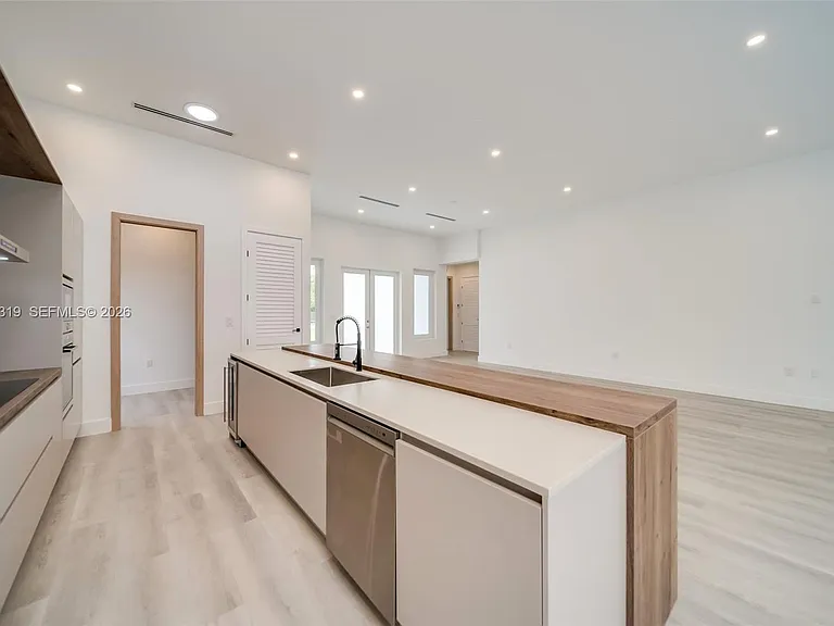 8990 N Miami Ave — Photo 29