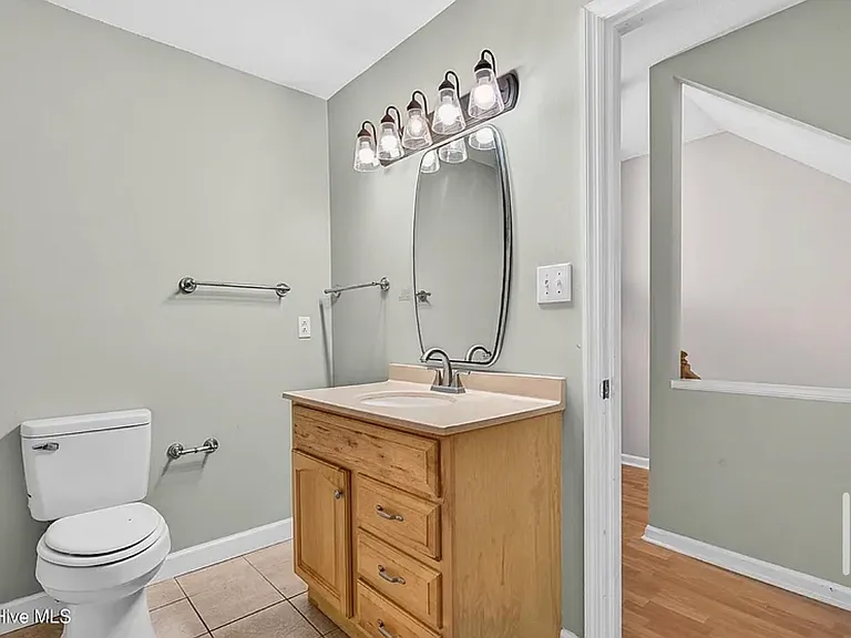 97 Quarterdeck Townes — Photo 9