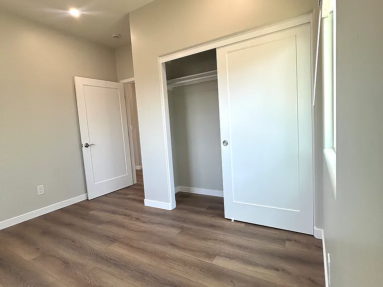 238 N Drexel Ave — Photo 22