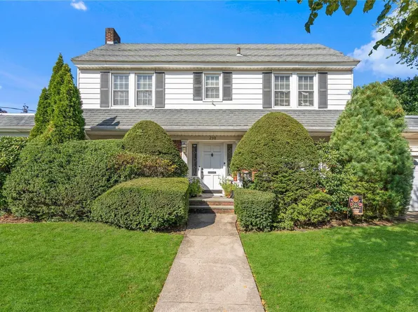 230 Burtis Avenue, Rockville Centre, NY 11570