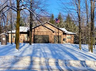 737 Grove St, Marquette, MI 49855