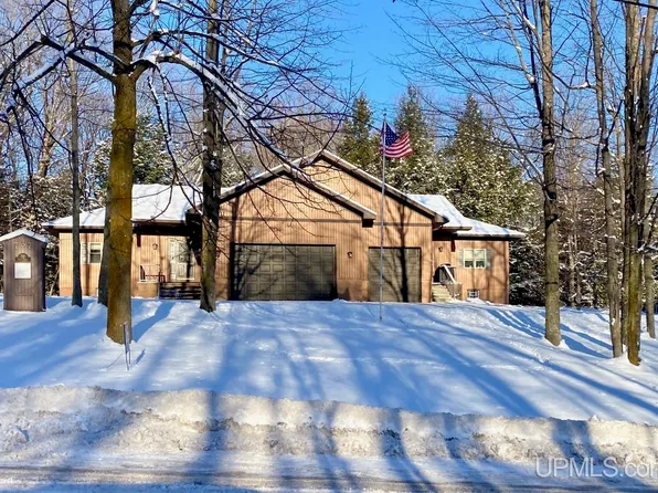 737 Grove St, Marquette, MI 49855