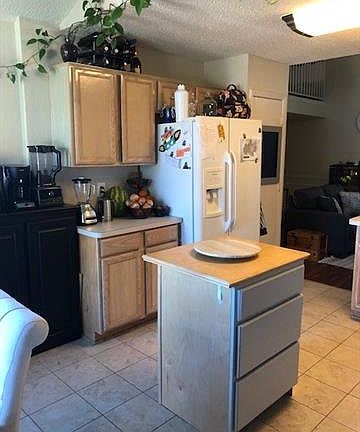 3rd image of 542 Berryhill Dr