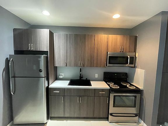 2nd image of 18 NW 45th St Unit B