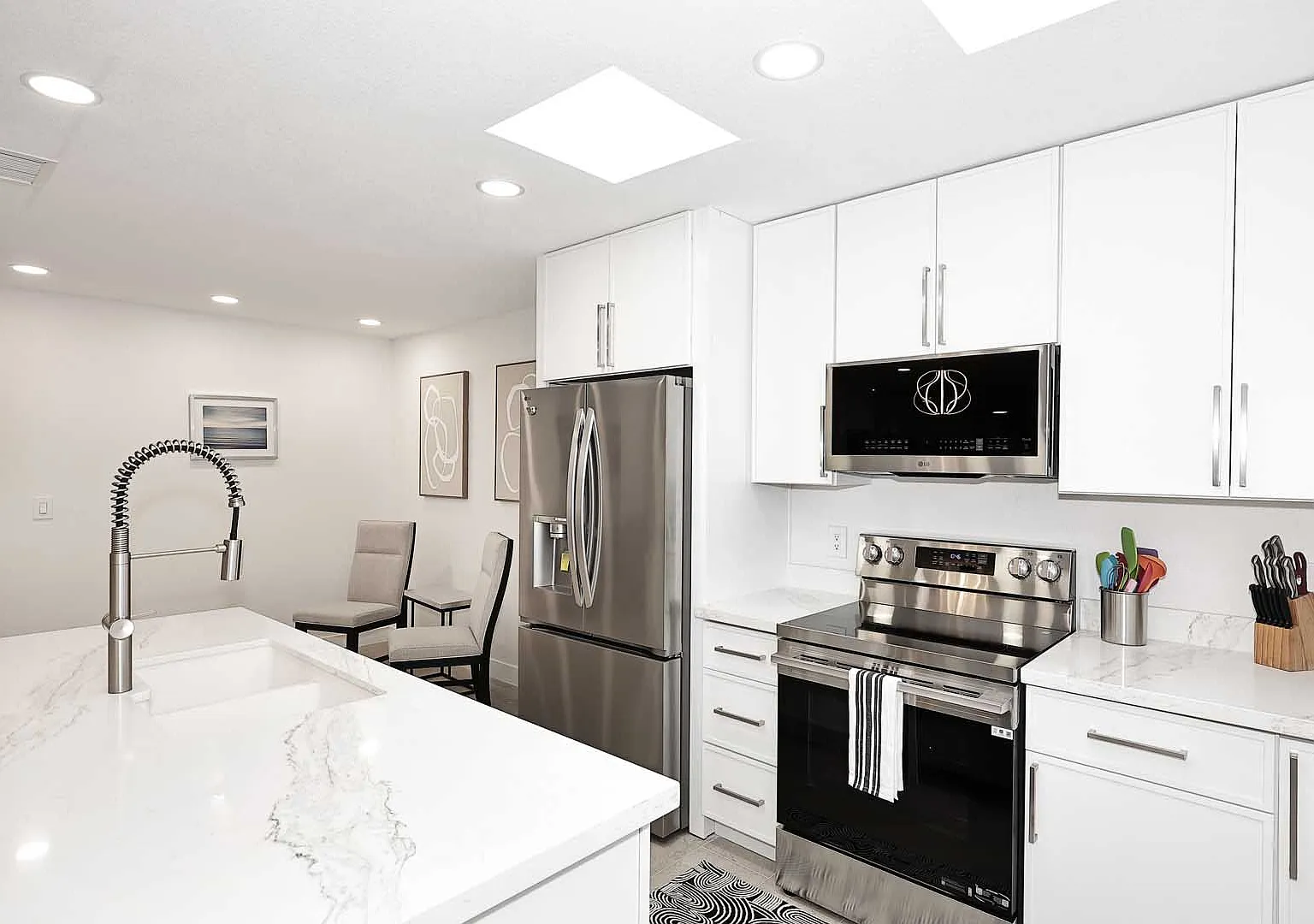 2 bed, 1890 sqft, $4,995 — Photo 1