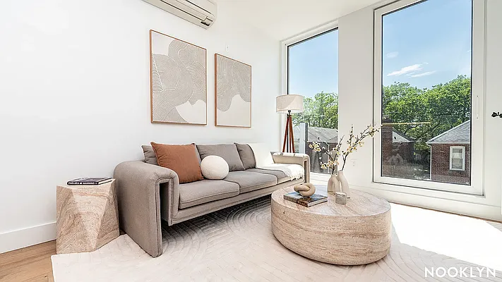 Living room, photo 2
