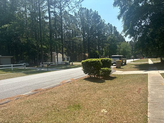 4th image of 495 Shadowbrook Cir