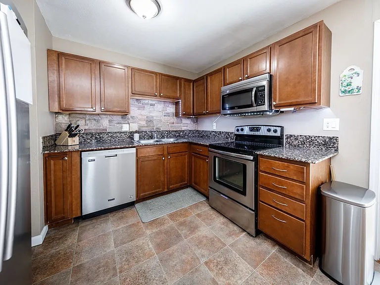 623 Catalina Dr — Photo 6