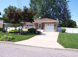 15 Farner Ave, Selden, NY 11784