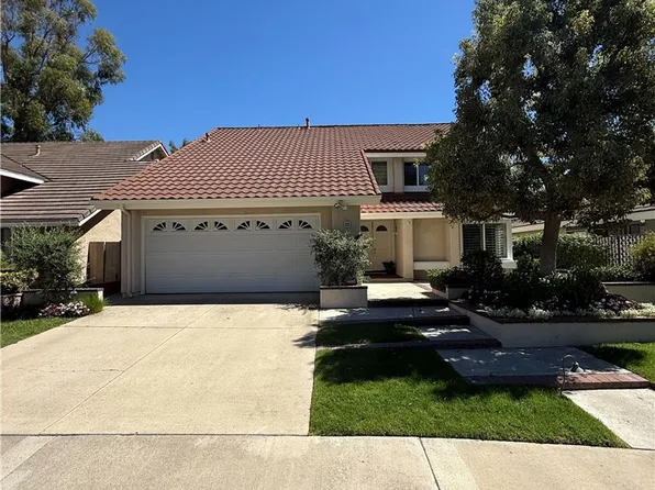 22 Ensueno W, Irvine, CA 92620