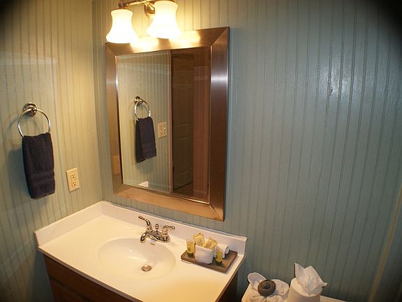 3rd image of 111 E Gardenia St #202