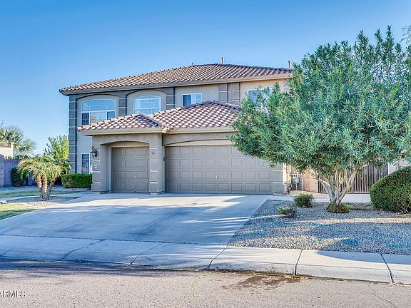 3rd image of 905 E SAN CARLOS Way
