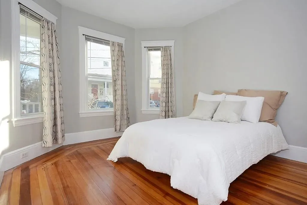 3 bed, 1115 sqft, $4,300 — Photo 2