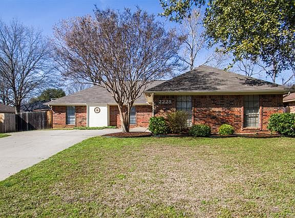2nd image of 2228 Oak Bluff Dr