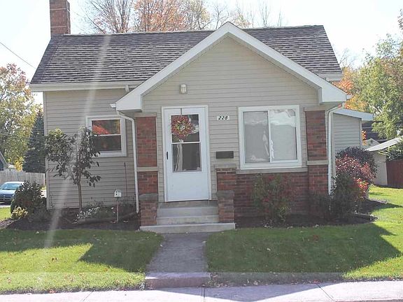2nd image of 228 E Arnold St