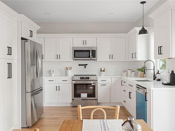 5th image of 66 Fraser St