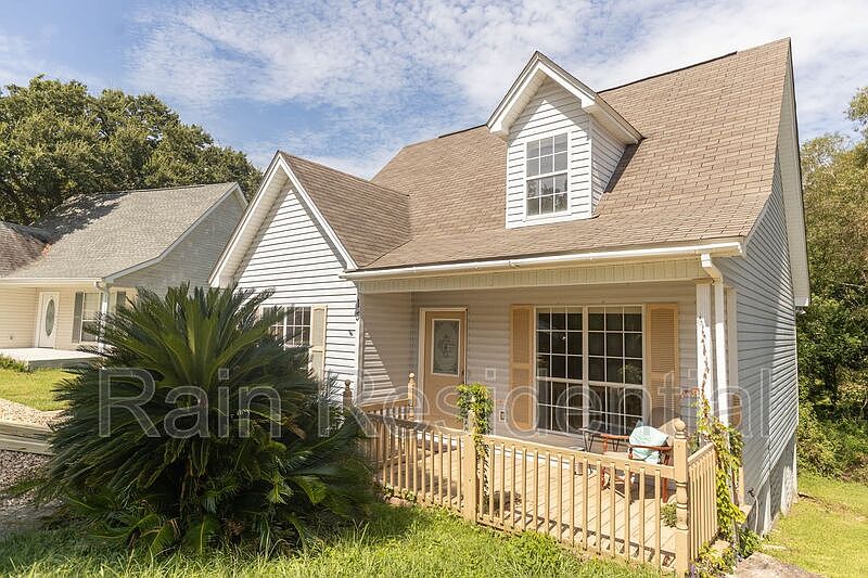 1st image of 15 Fleetwood Pl