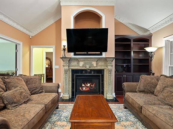 5th image of 120 Dunrobin Ct