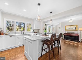2722 Woodley Pl, Falls Church, VA 22046