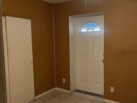 4th image of 1750 E Oak St APT 4