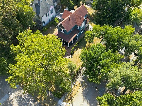 2nd image of 1557 N Fairview Ave