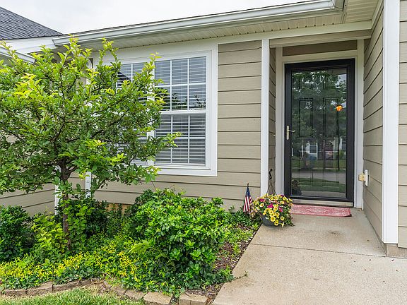 2nd image of 108 Sonoma Dr