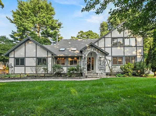 14 Robertson Dr, Shrewsbury, MA 01545