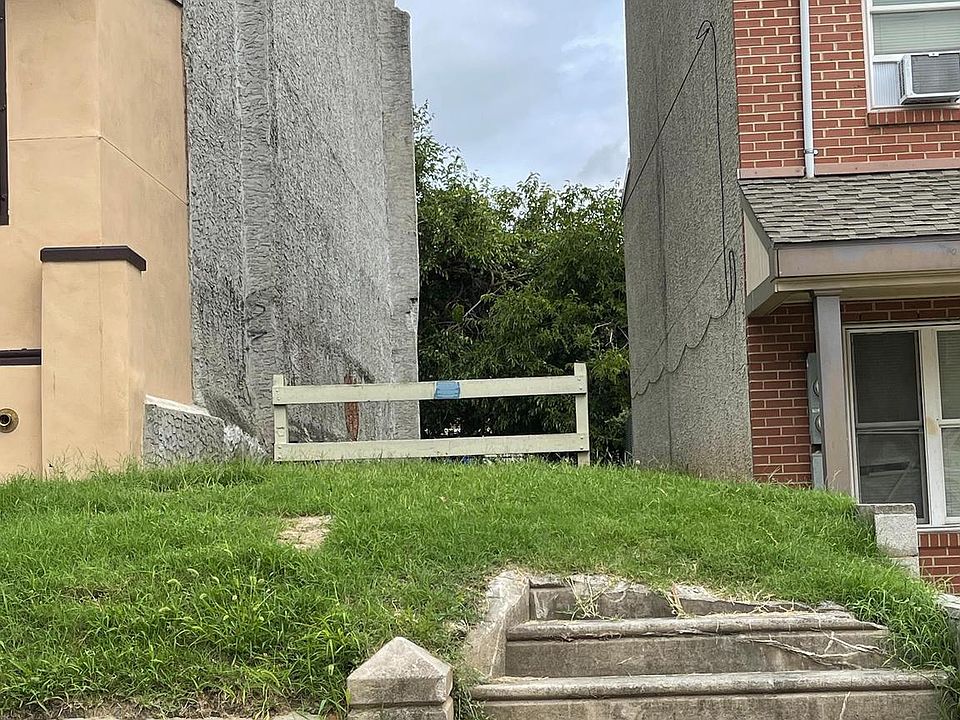 2nd image of 1829 W Erie Ave