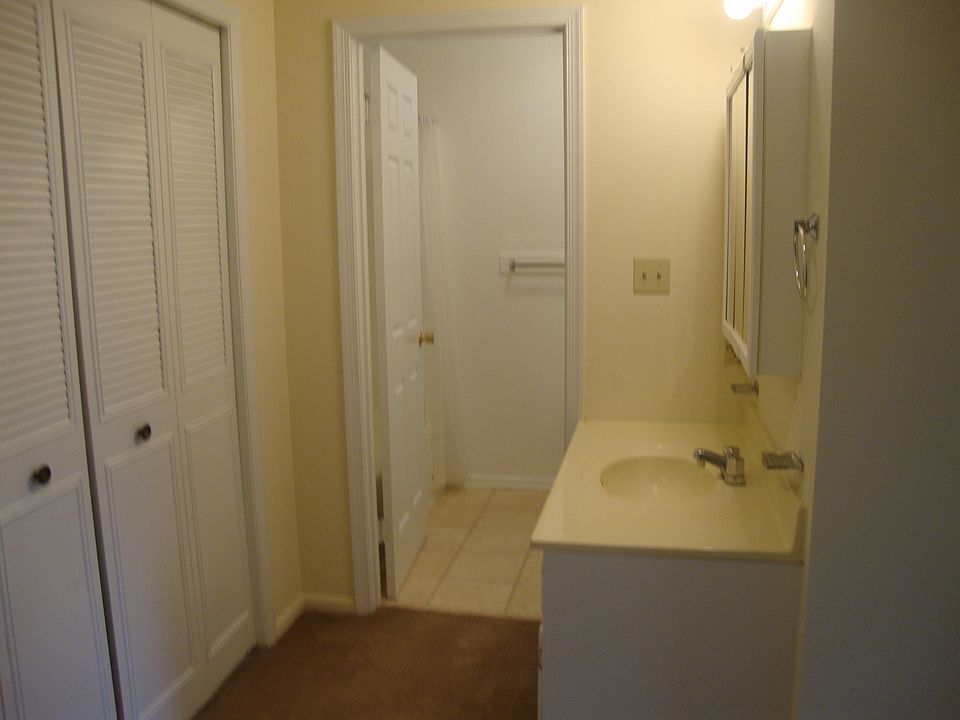 2nd image of 1285 Colonial Rd APT 9