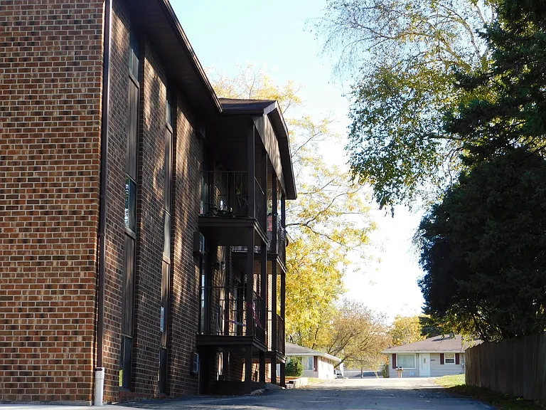 2833 University Ave — Photo 20