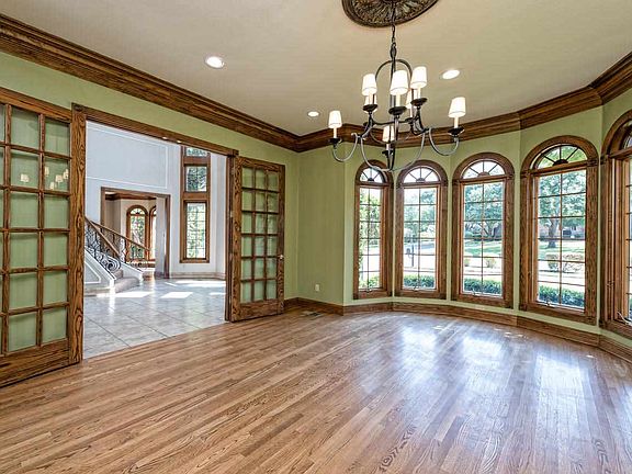 3rd image of 3118 Wood Lake Dr